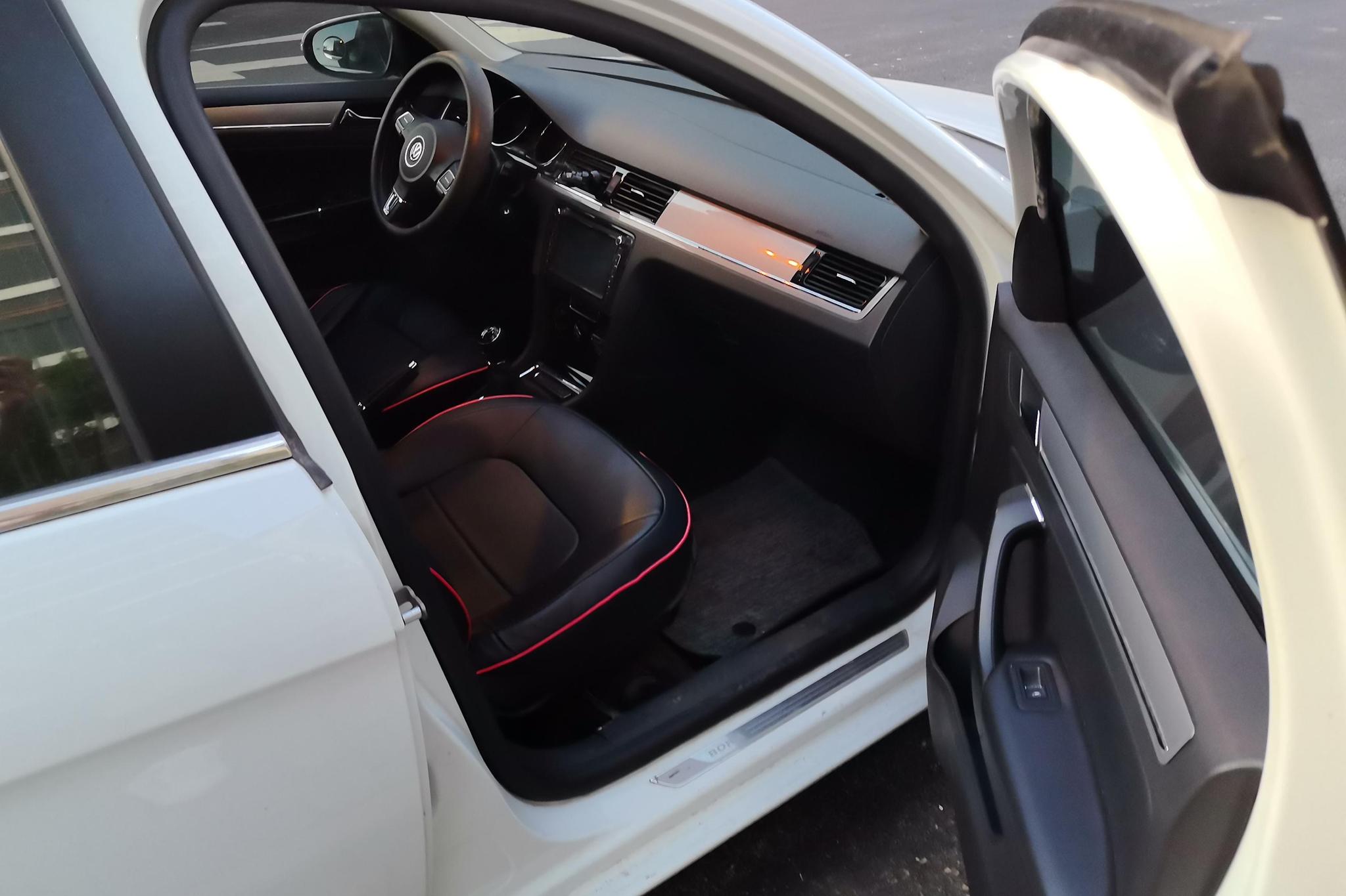 Volkswagen Bora 2015 1.6L MT Comfort