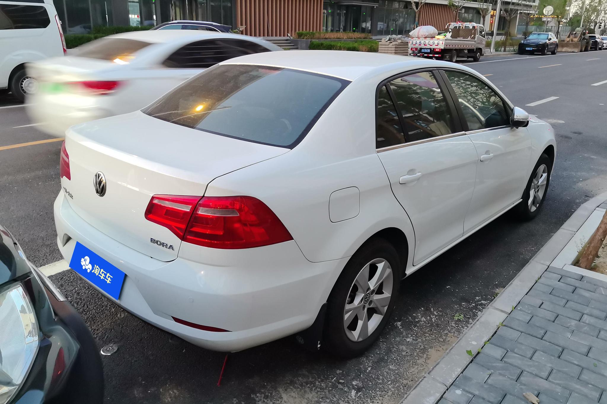 Volkswagen Bora 2015 1.6L MT Comfort