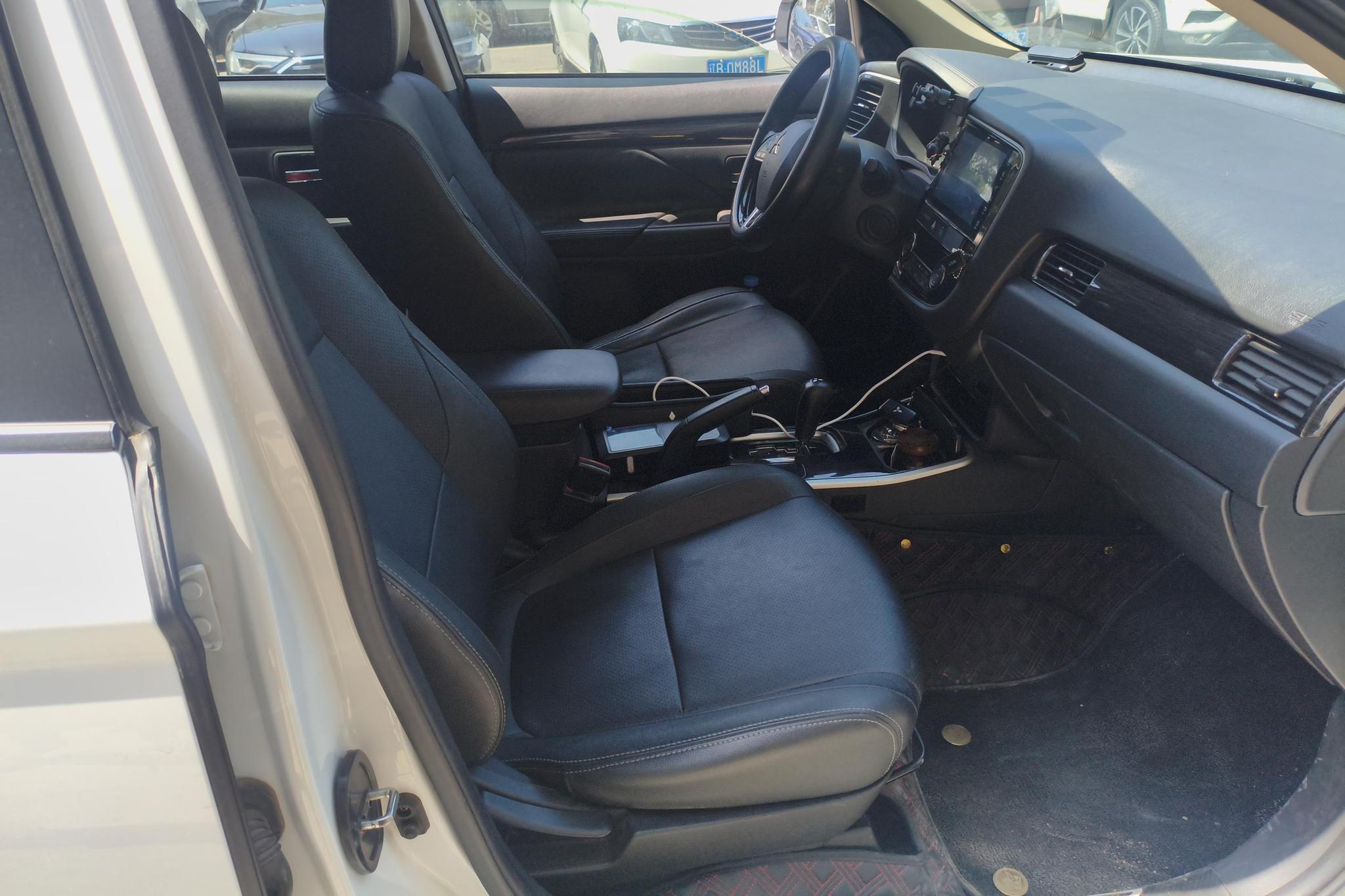 Mitsubishi Outlander 2018 2.0L 7 мест