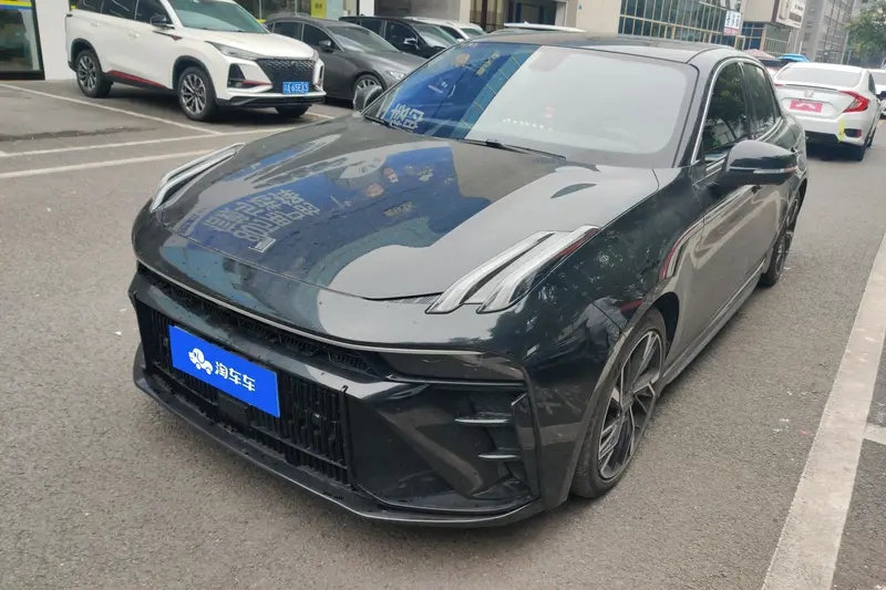 Lynk&Co 03