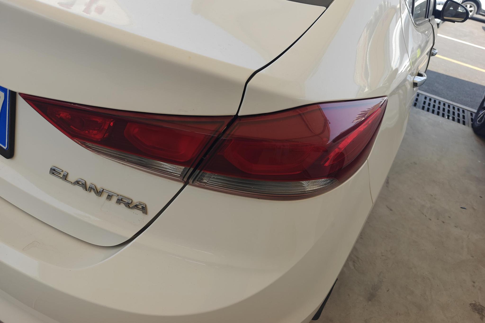 Hyundai Elantra 2016 1.6L MT