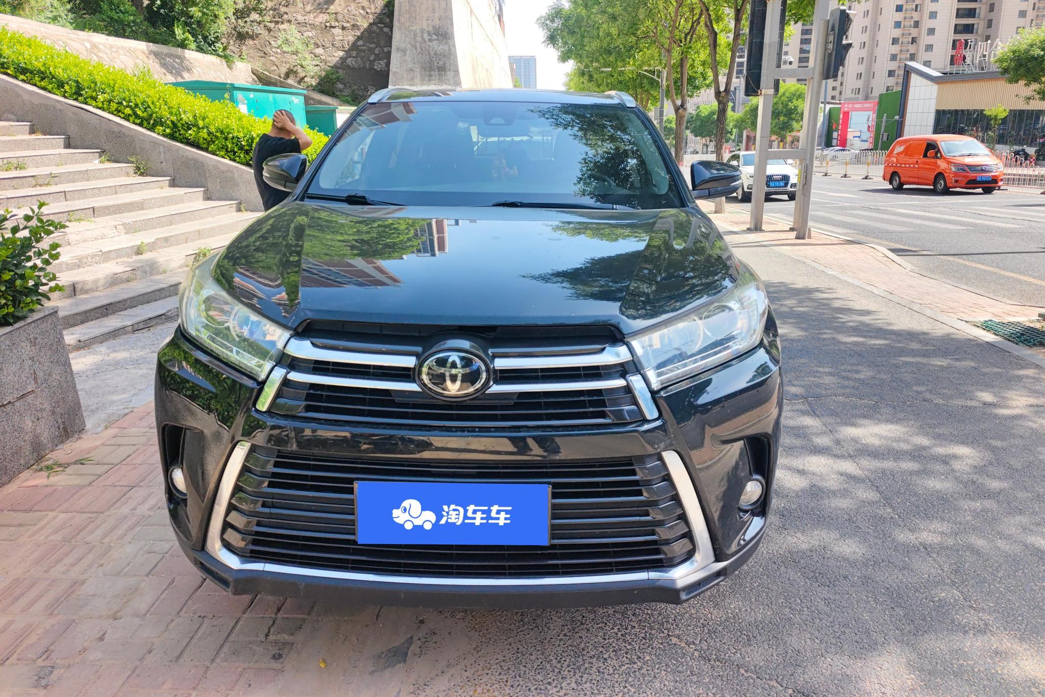 Toyota Highlander 2018 2.0T Luxury 7 мест V