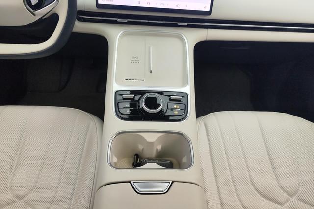 Geely Galaxy Starship 7 EM-i 2025 — фото 12