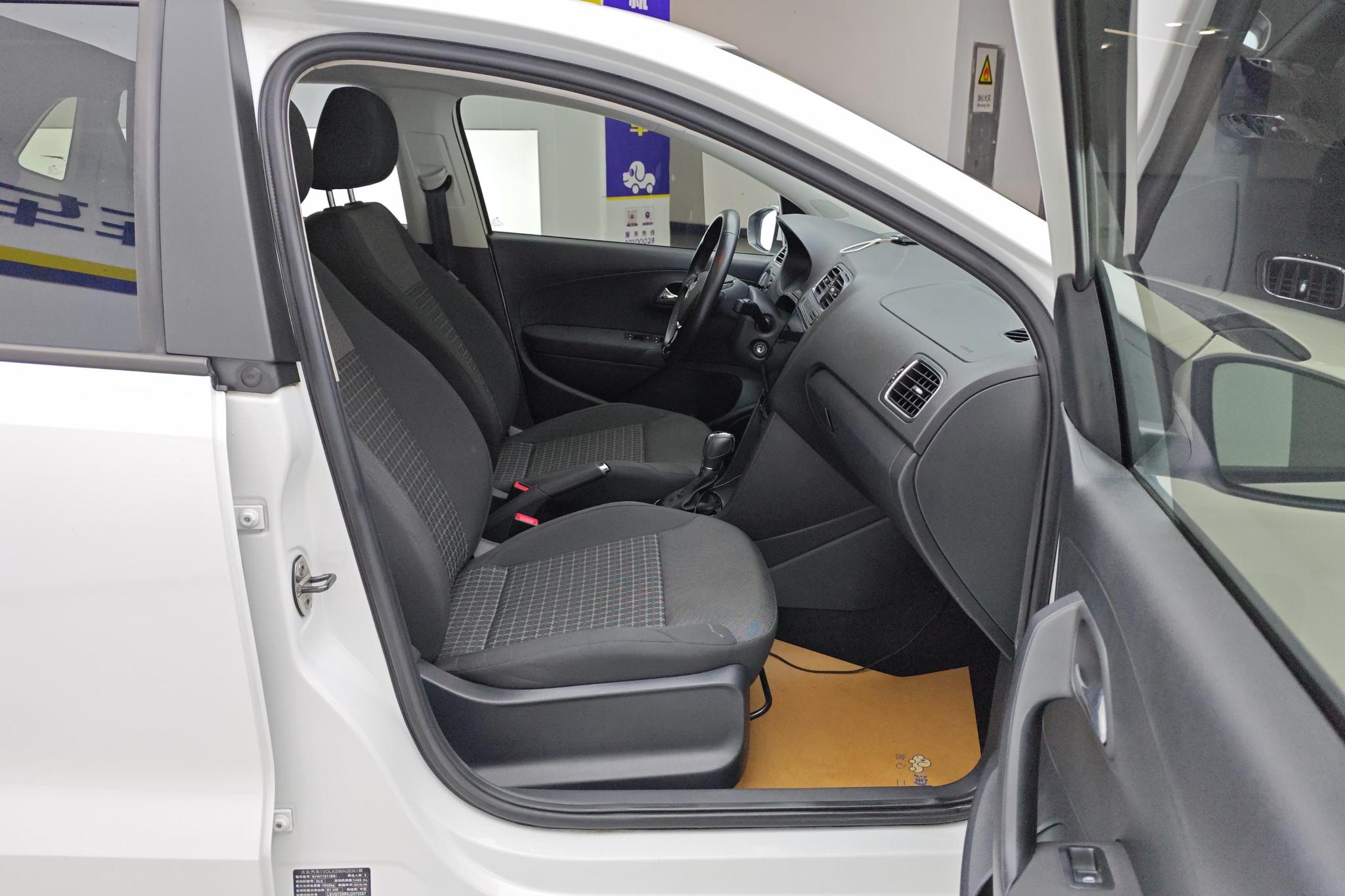 Volkswagen Polo 2018 1.5L AT