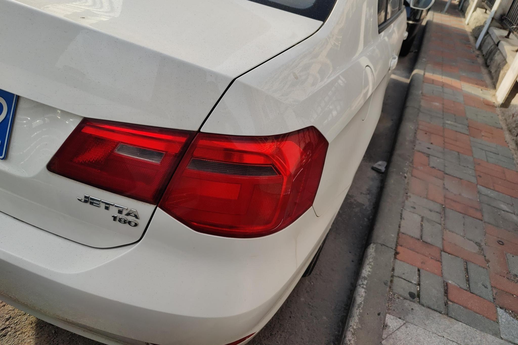 Volkswagen Jetta 2015 1.6L MT Fashion