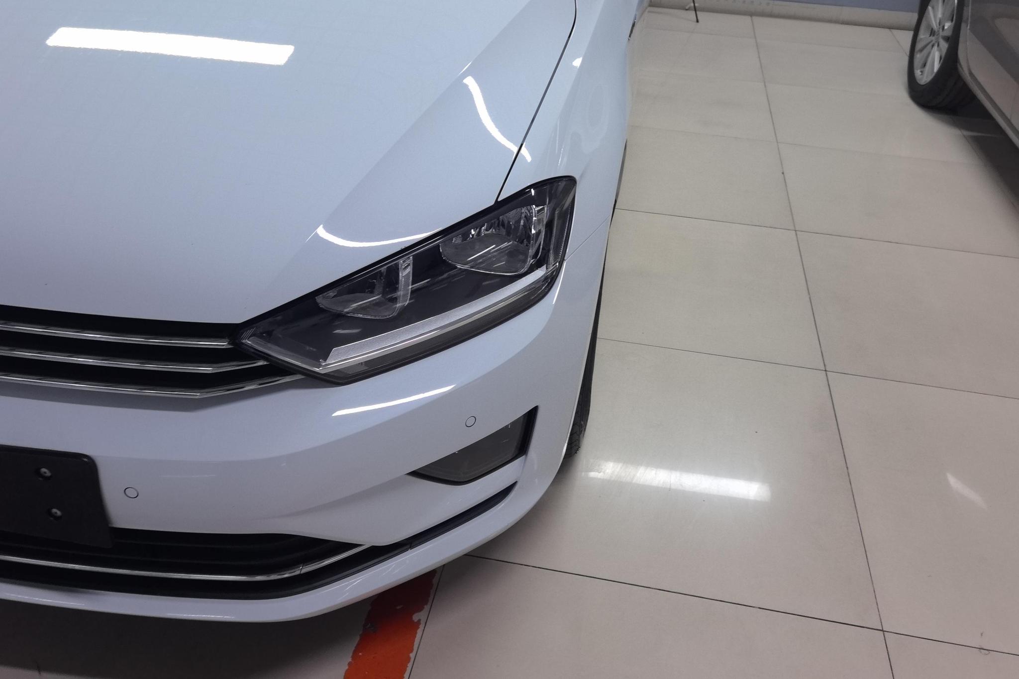 Volkswagen Golf · 2016 230TSI MT