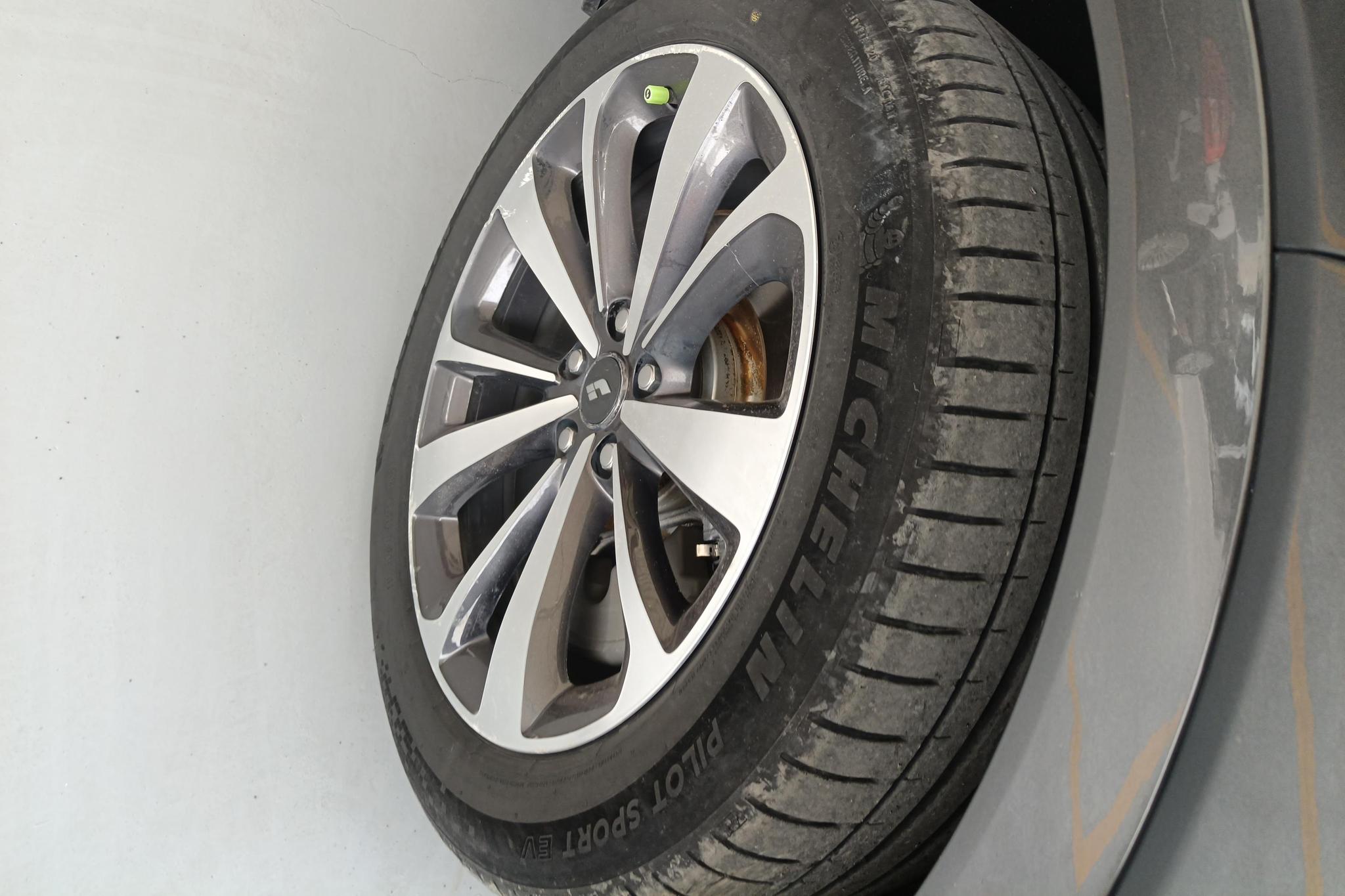 Li Auto ONE 2021 6 мест