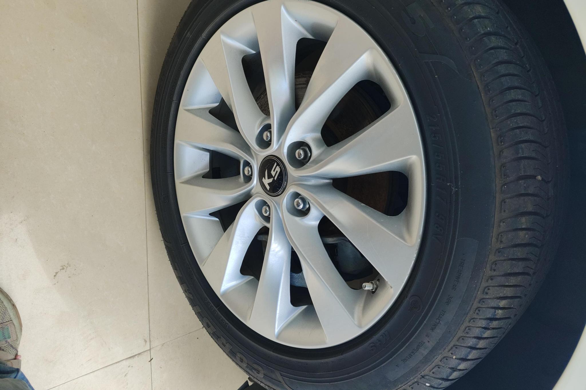 Kia K5 2016 1.6T AT LUX