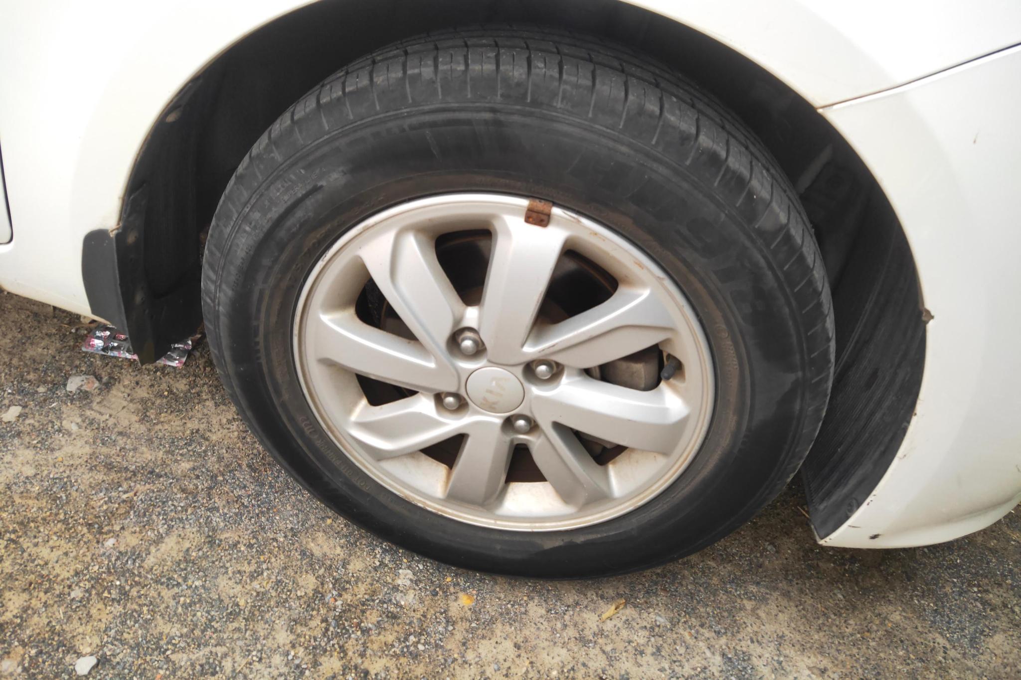 Kia K2 2015 1.4L MT GLS