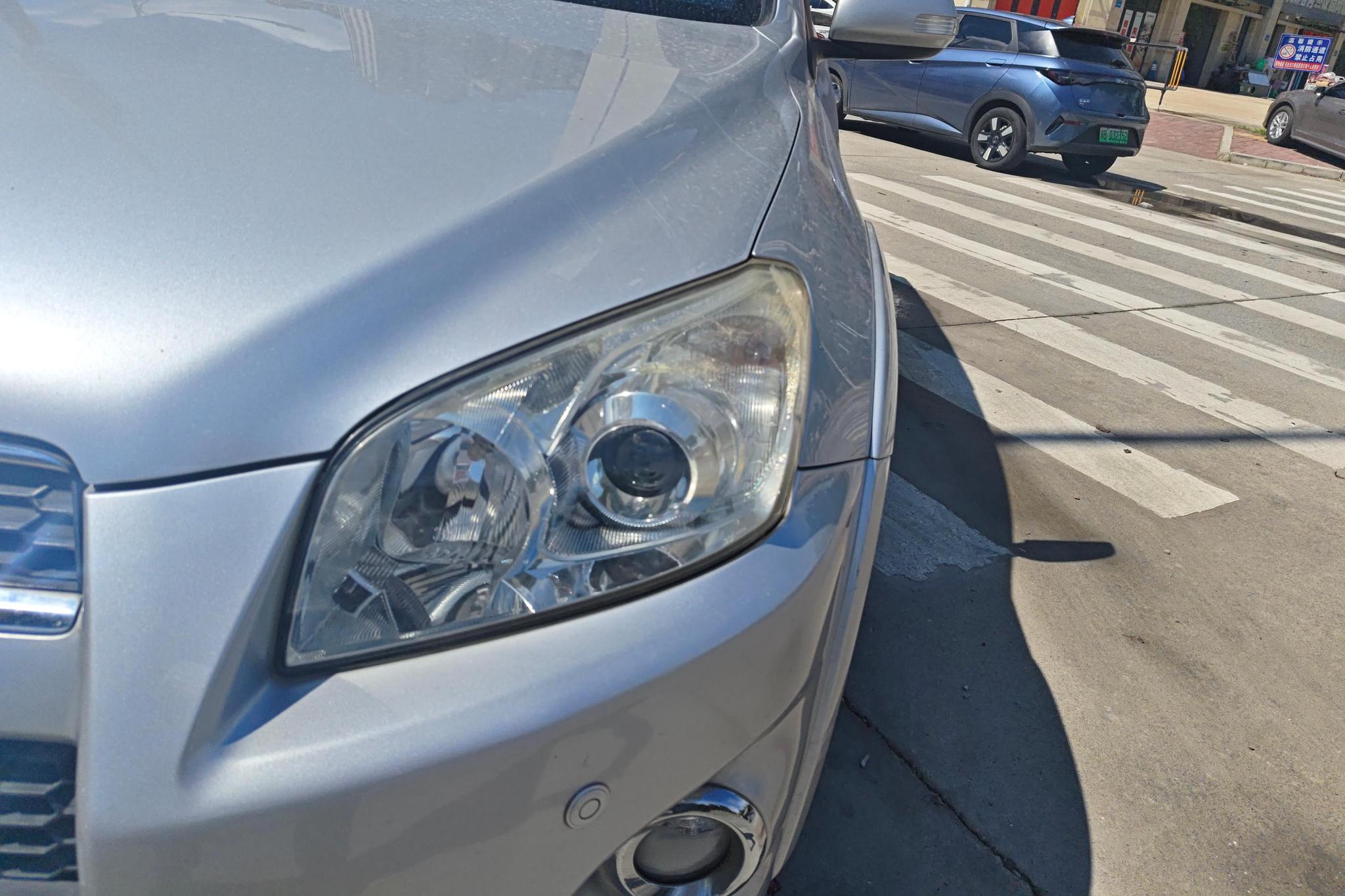 Toyota RAV4 2011 2.4L AT Luxury