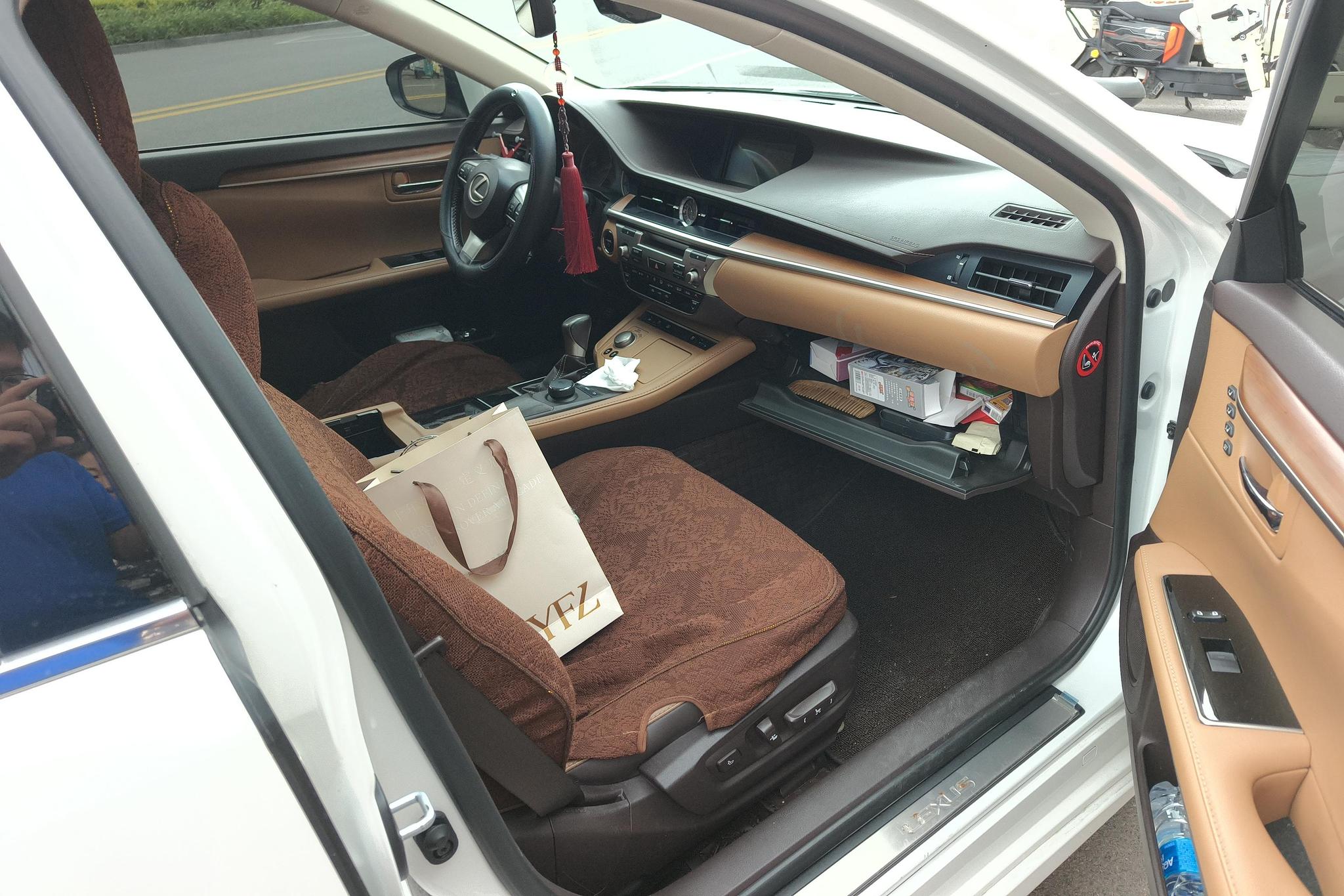 Lexus ES 2015 300h Luxury