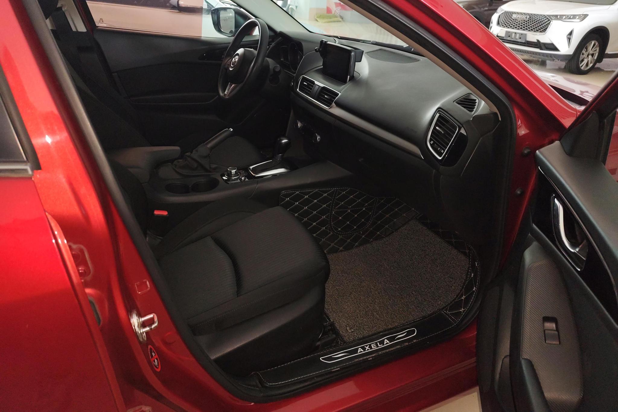 Mazda Mazda3 3 2016 1.5L AT Luxury