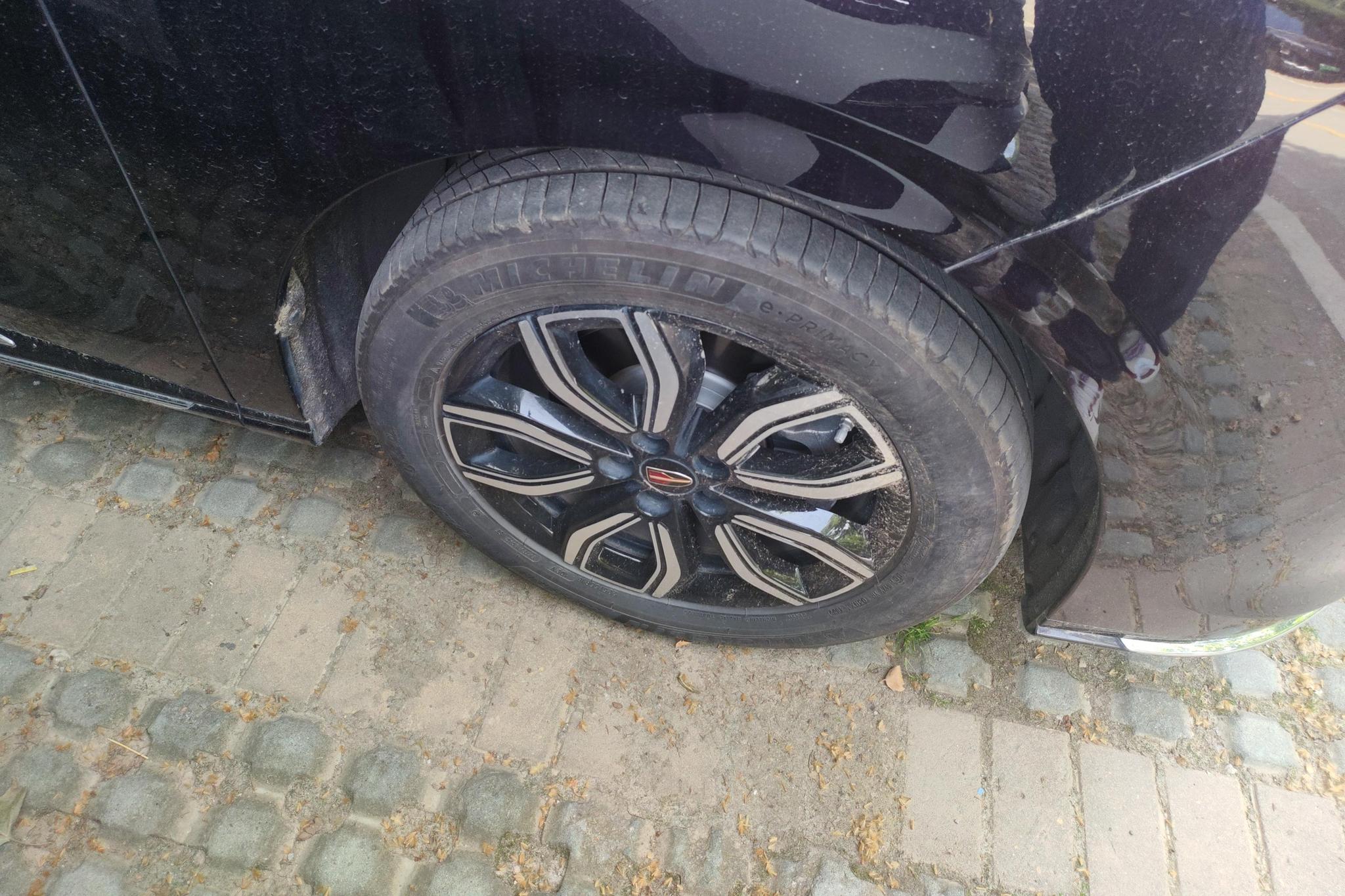 Hongqi HQ9