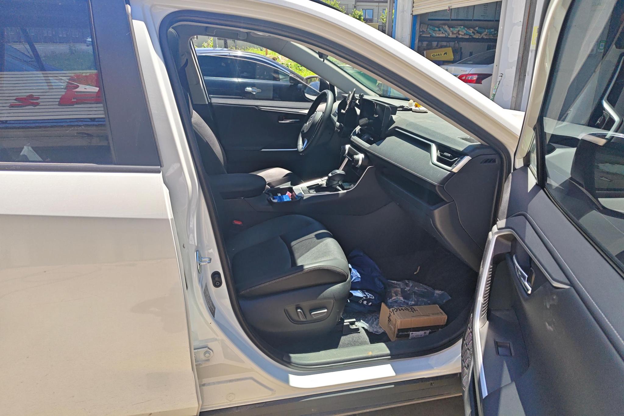Toyota RAV4 2023 2.0L CVT PLUS