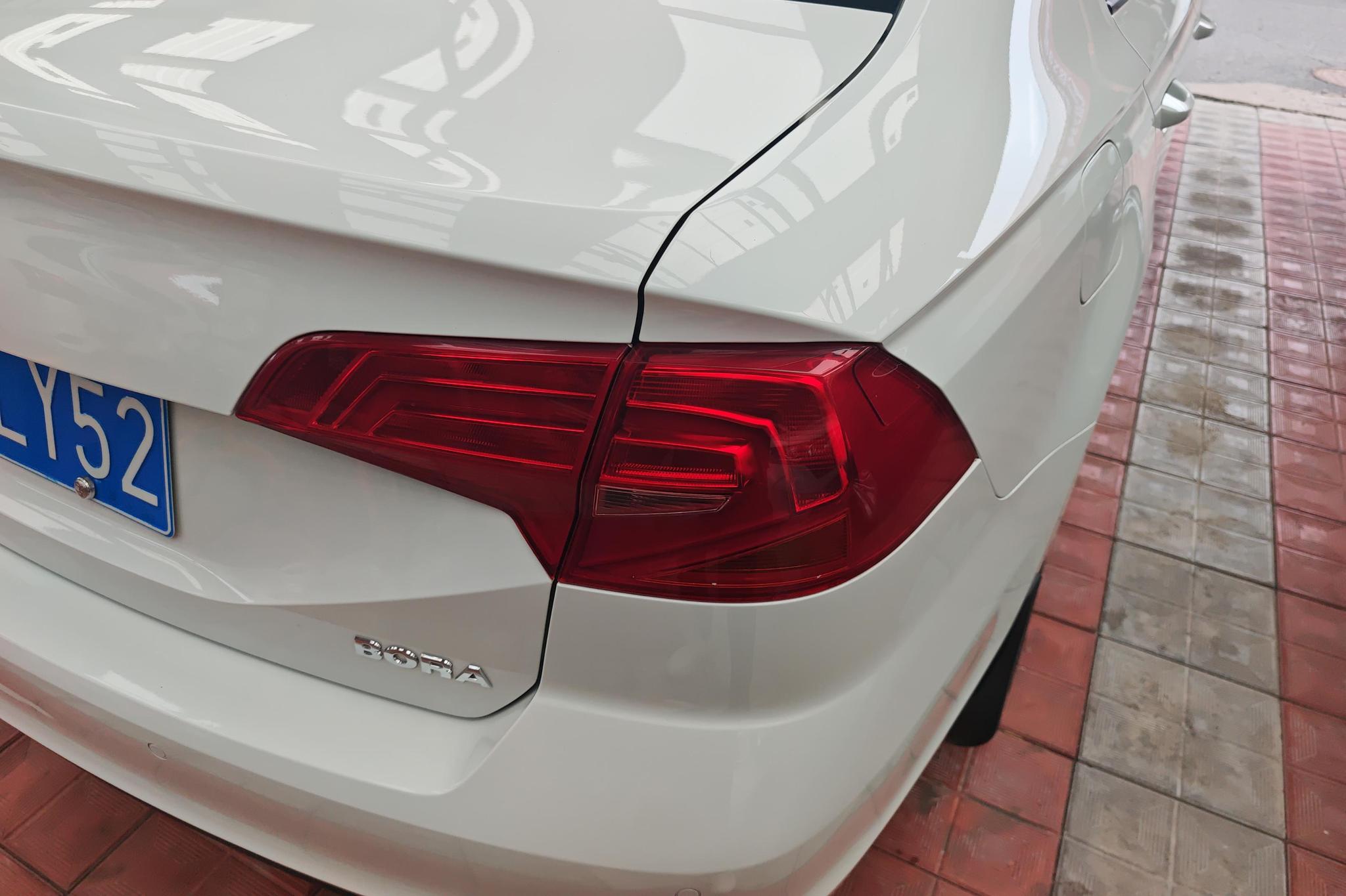 Volkswagen Bora 2017 1.6L MT Fashion