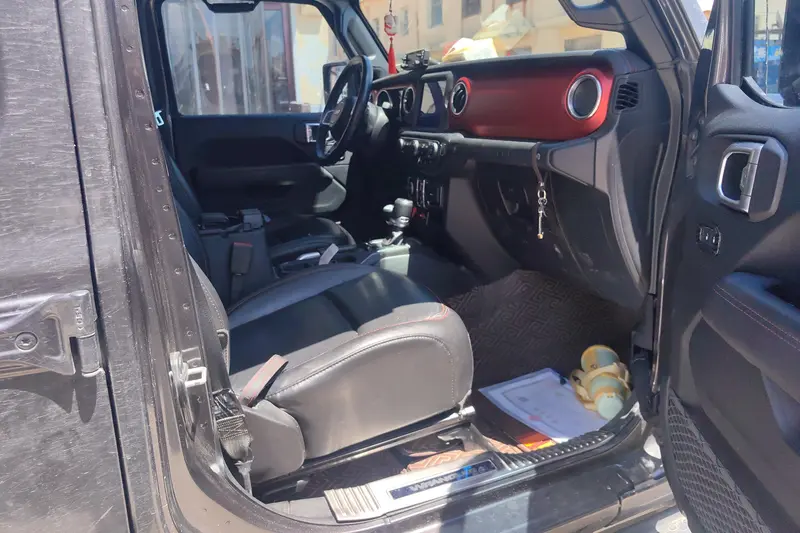 Jeep Wrangler — фото 10