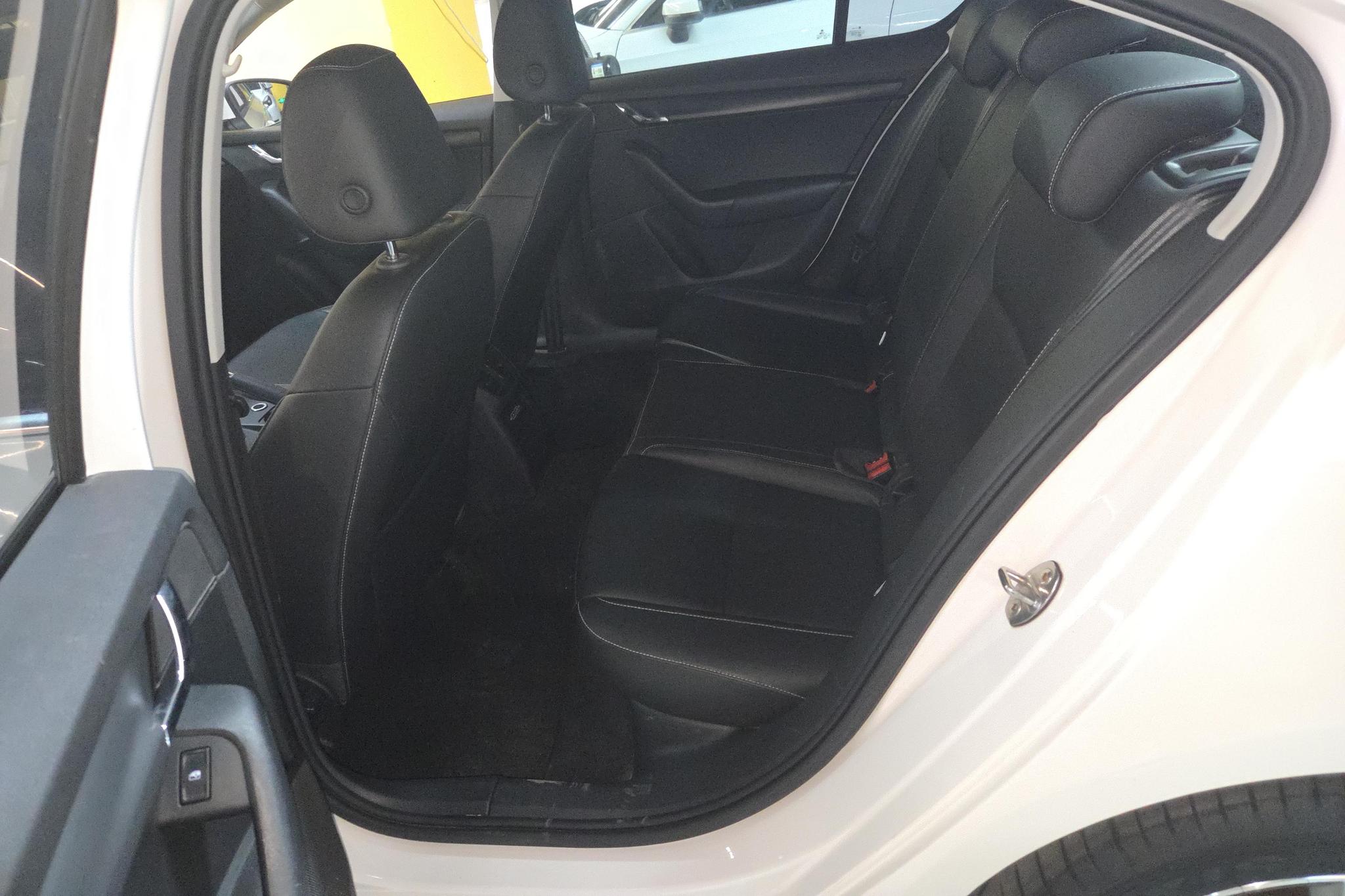 Skoda Octavia id 4437983 из Китая 16