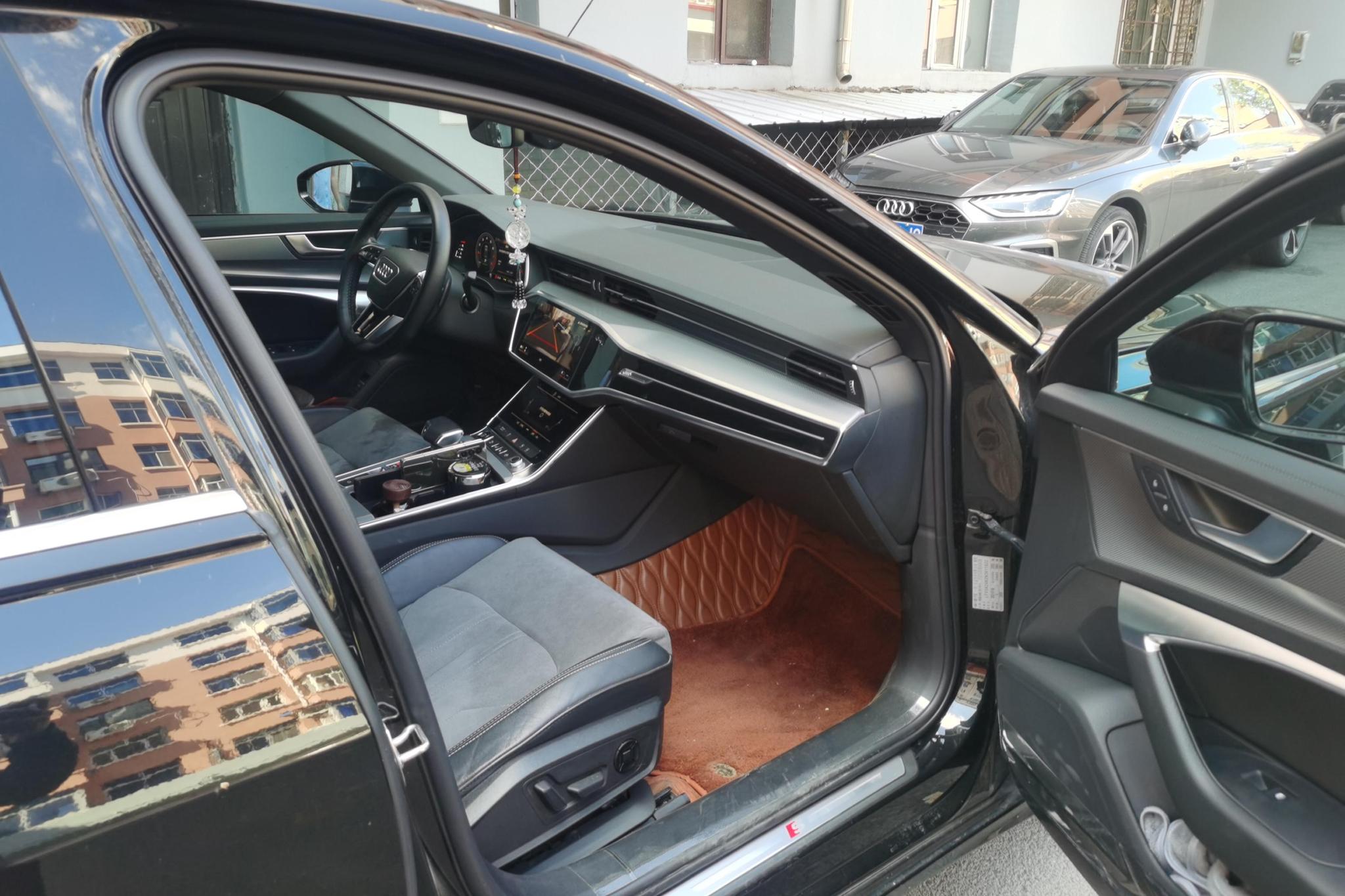 Audi A6L id 4437572 из Китая 13