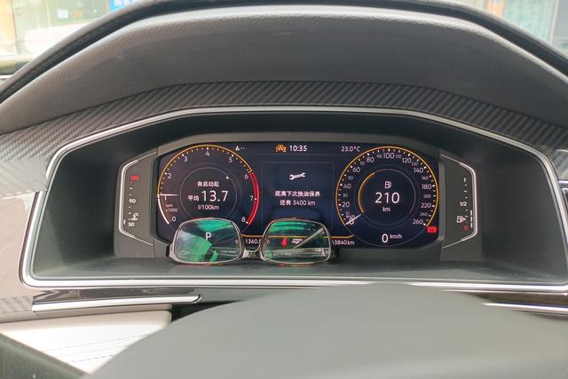 2024 Volkswagen Tiguan L thumbnail 4