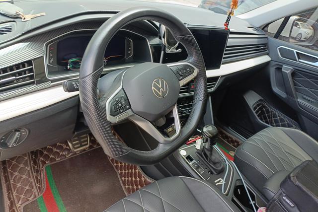 2024 Volkswagen Tiguan L thumbnail 5