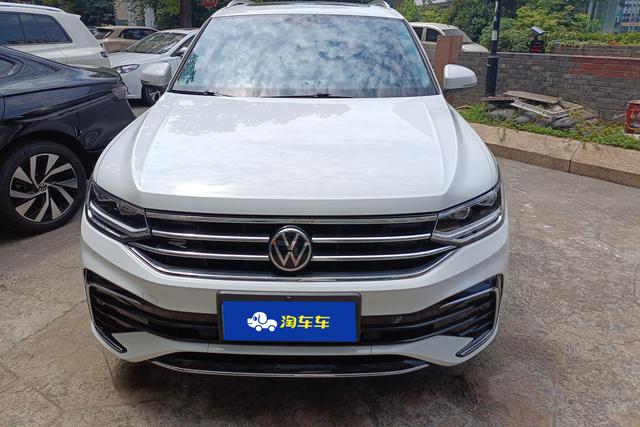 2024 Volkswagen Tiguan L thumbnail 2