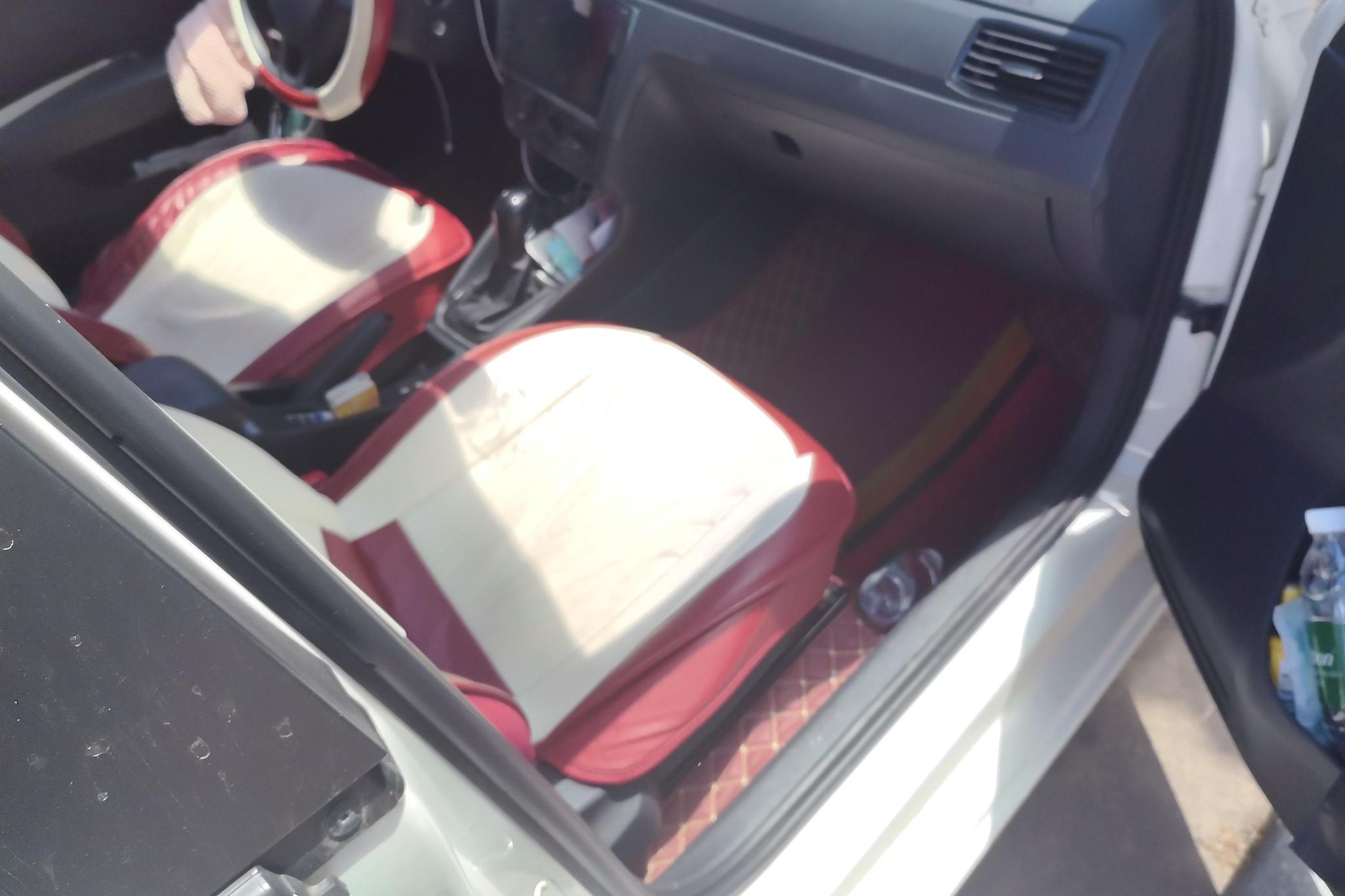 Volkswagen Santana id 4453837 из Китая 17