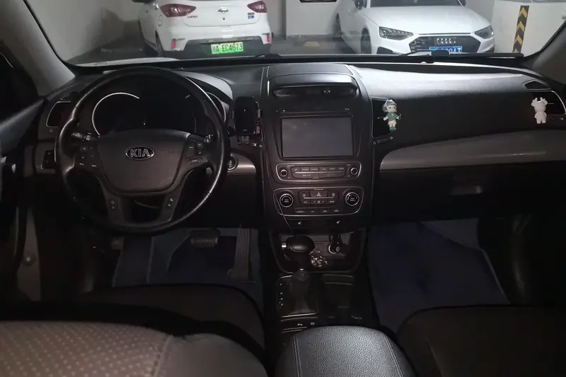 Kia Sorento — фото 5