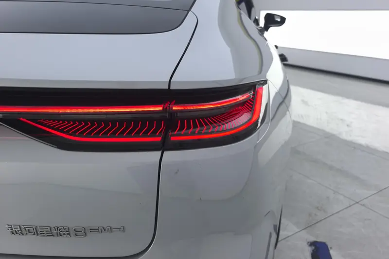 Geely Galaxy 8 PHEV 130km EM-i Premium Plus — фото 5