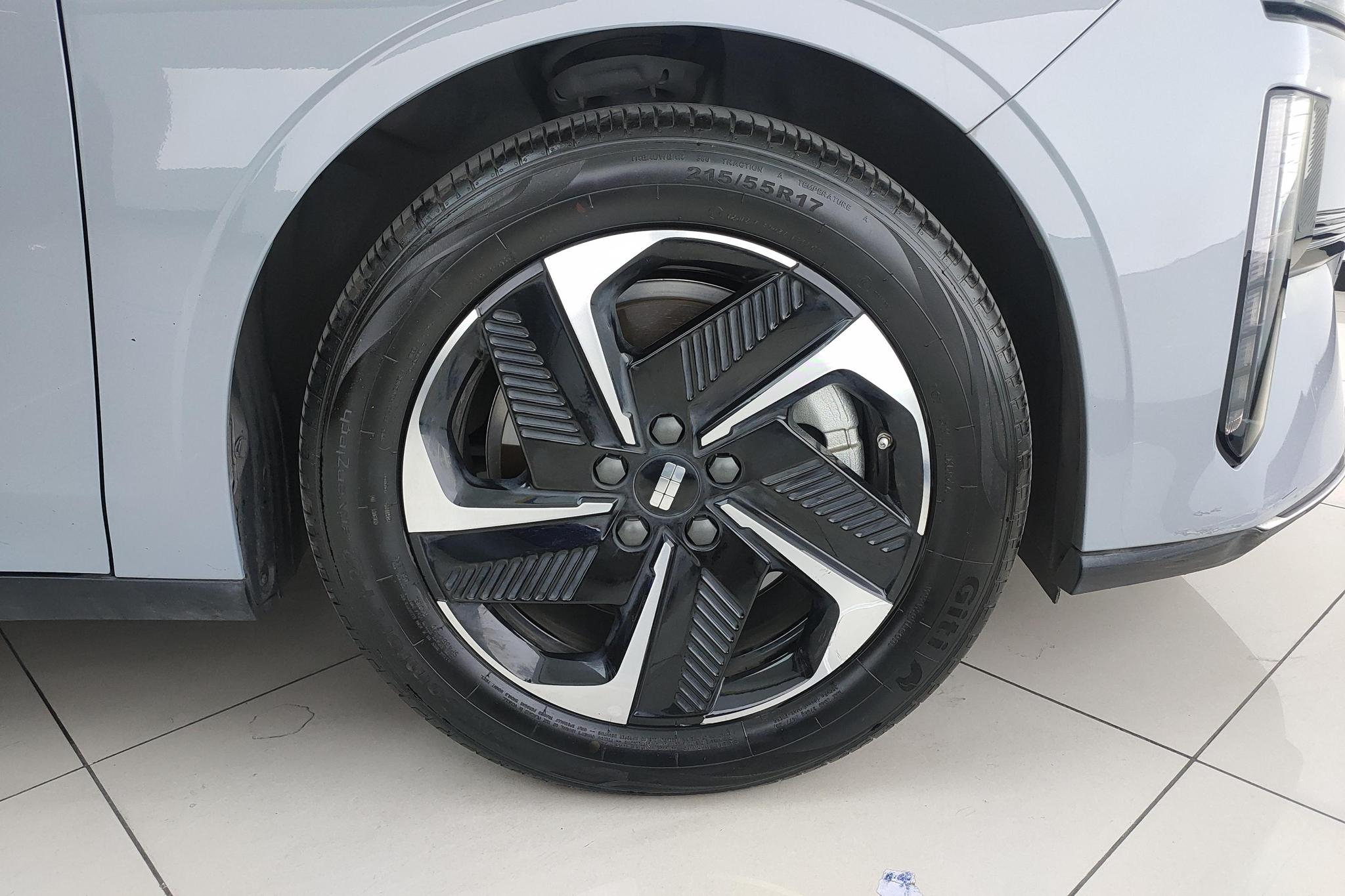 Geely Galaxy Galaxy L6 L6 2024 1.5T DHT 60km PLUS