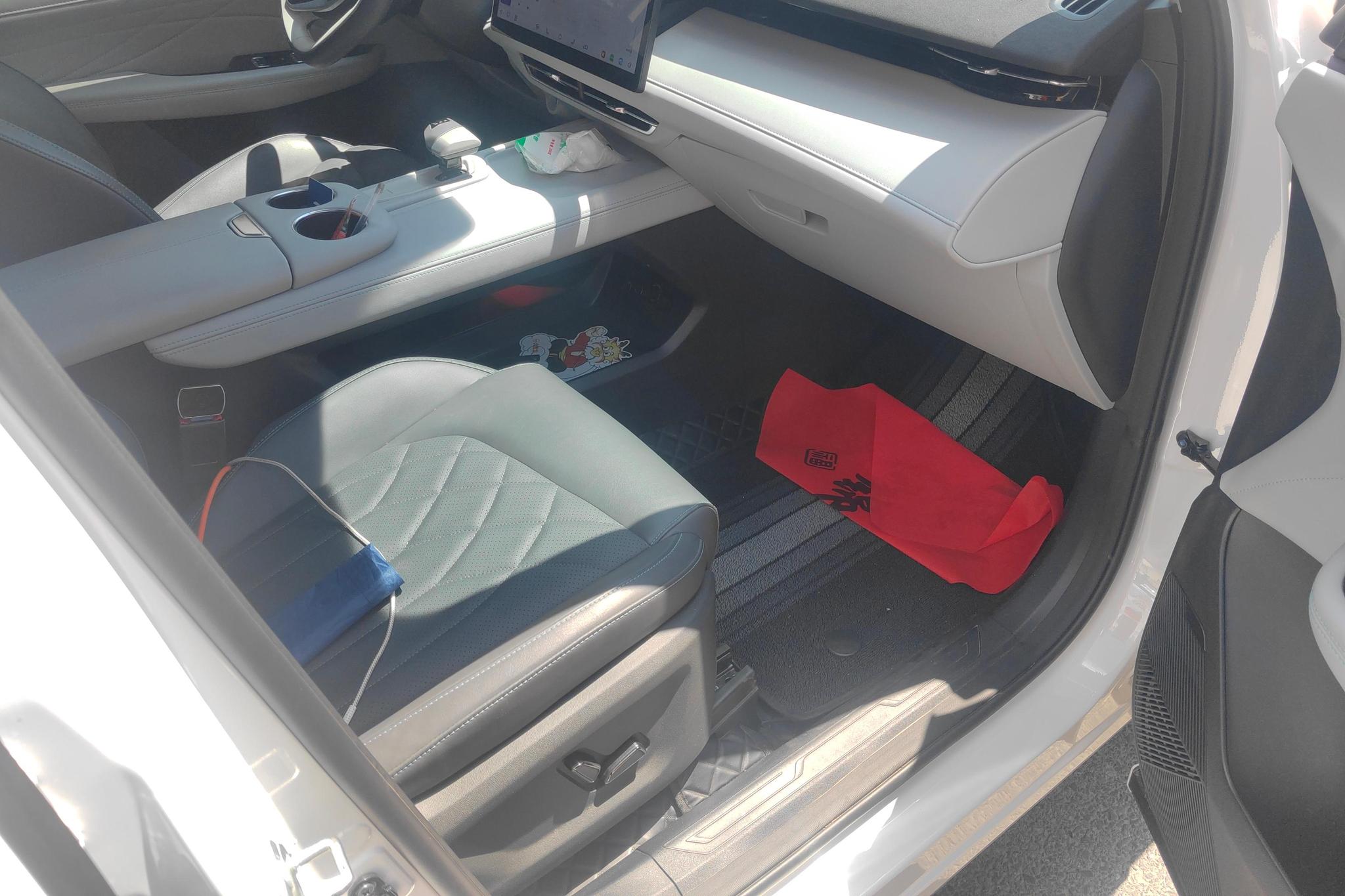 Chang'an UNI-Z PHEV id 4439914 из Китая 17