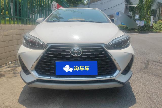 2021 Toyota Yaris L thumbnail 2