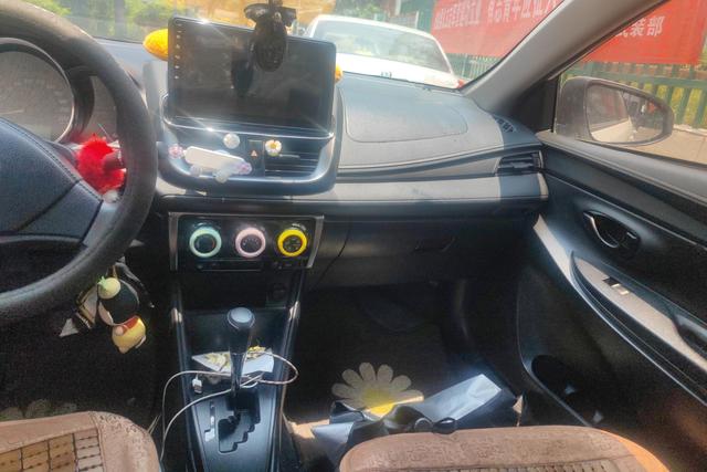2021 Toyota Yaris L thumbnail 3