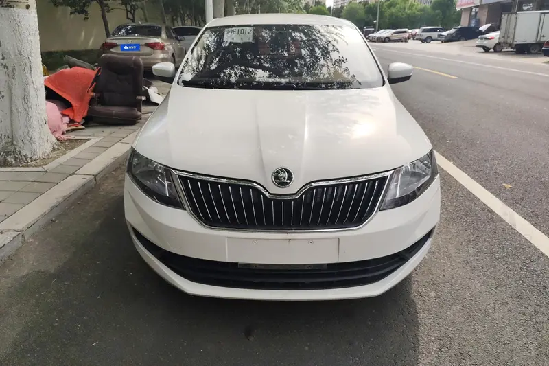 Skoda Rapid — фото 2