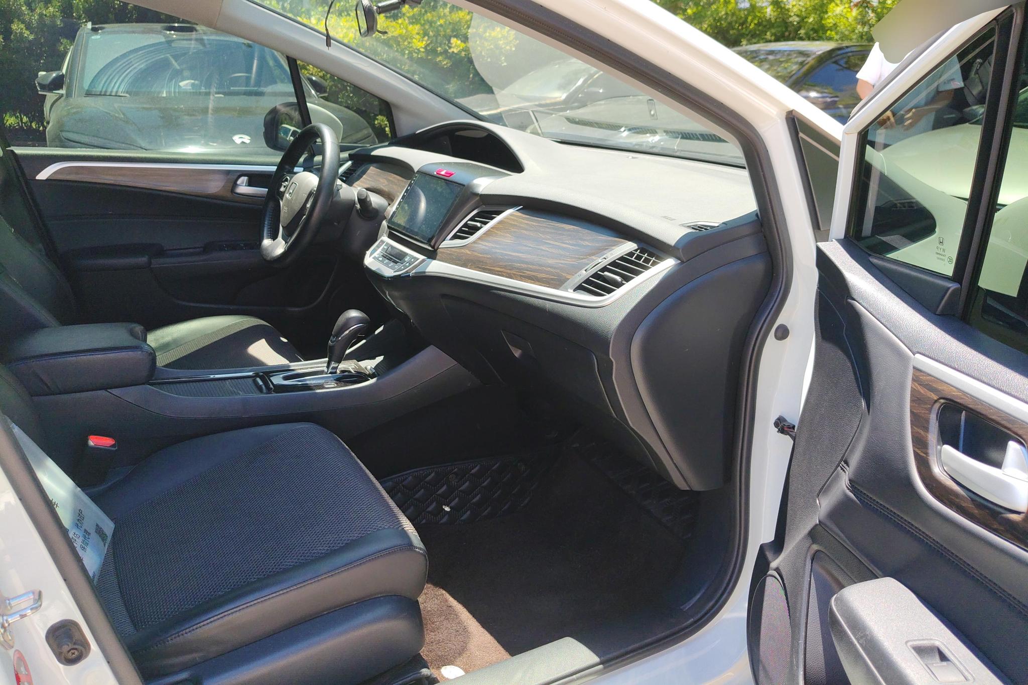 Honda Jade 2017 1.8L AT Comfort 5 мест