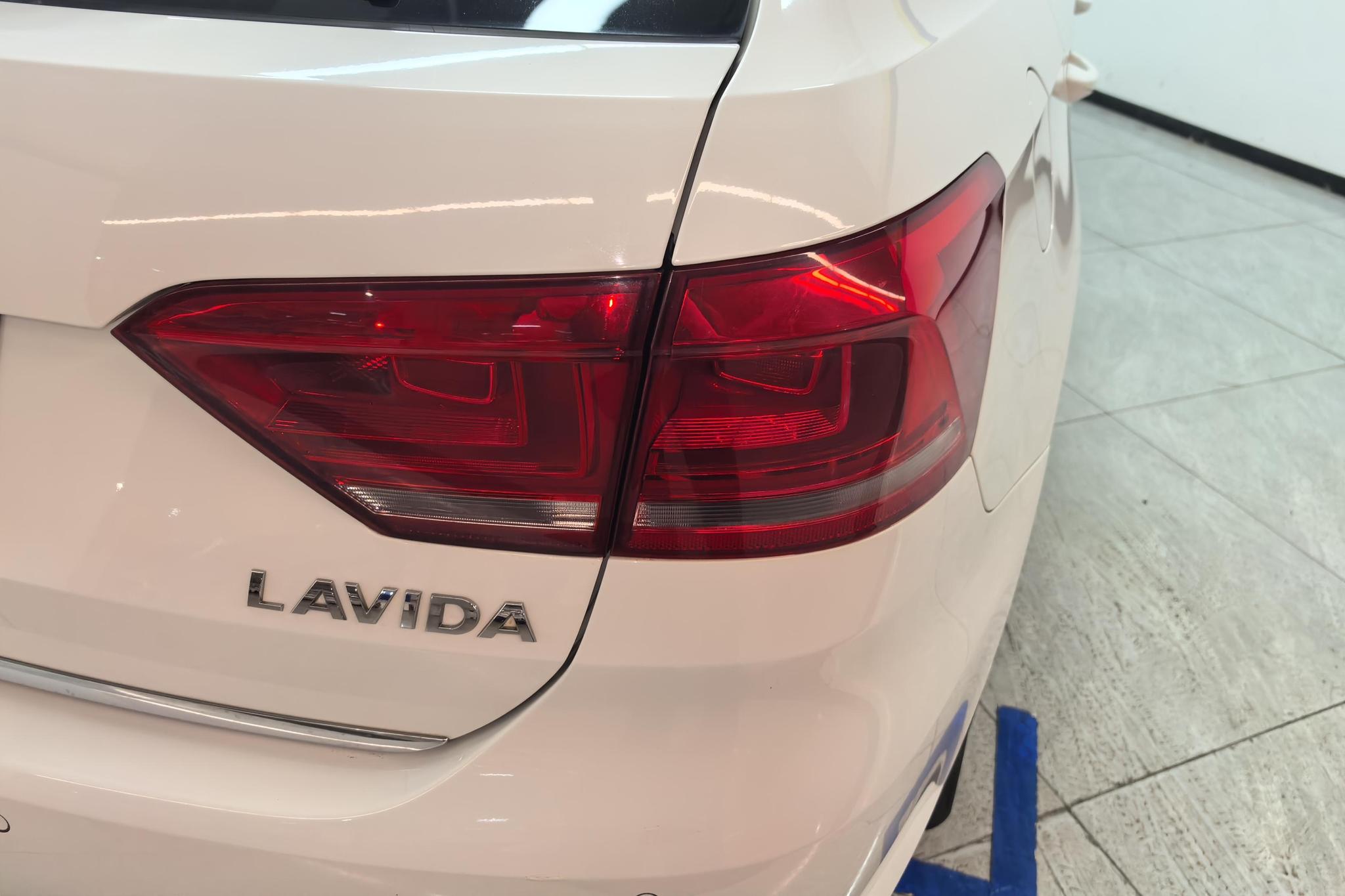 Volkswagen Gran Lavida 2013 1.6L AT Comfort