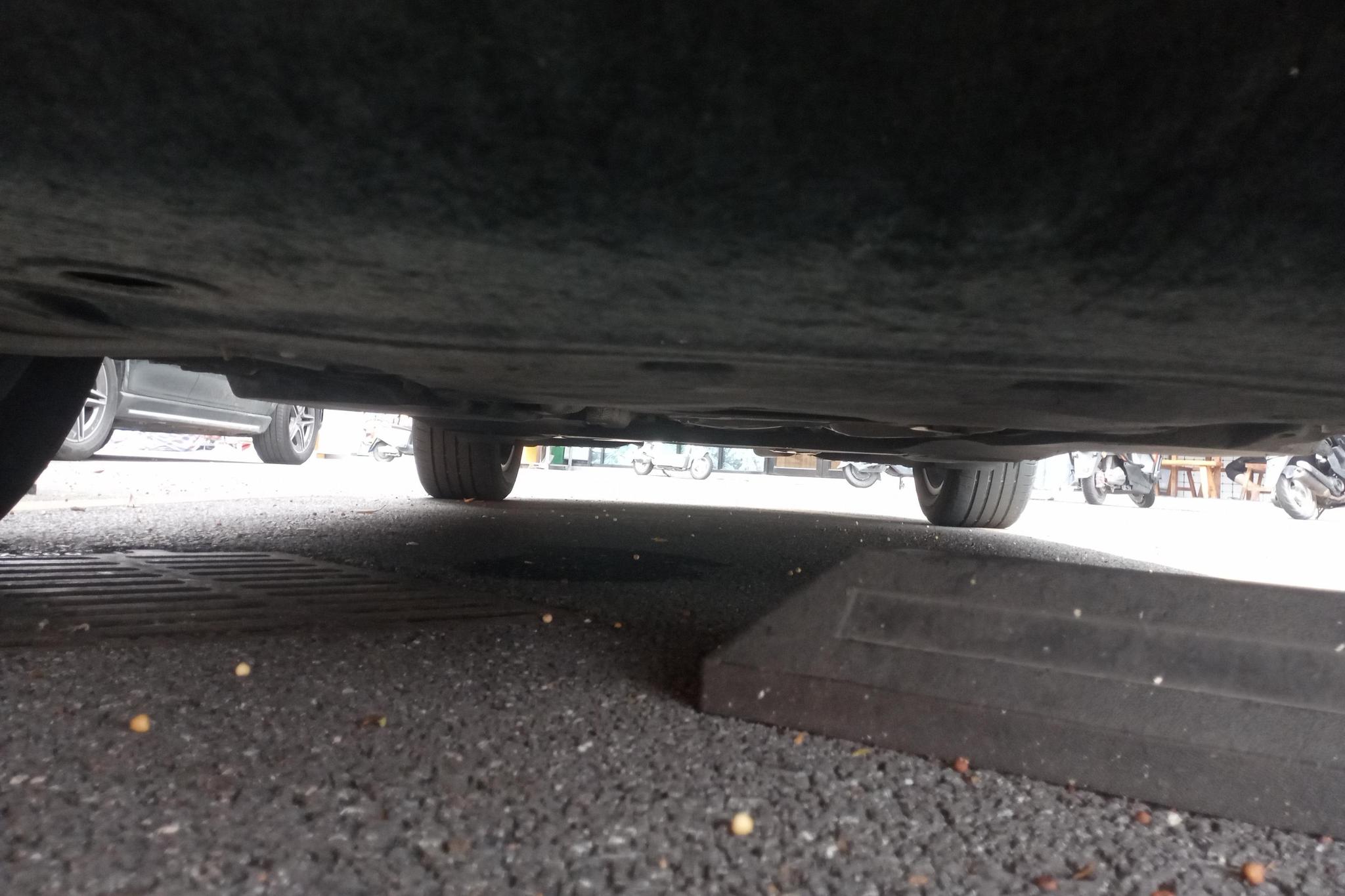 Volkswagen Touareg id 4451811 из Китая 12