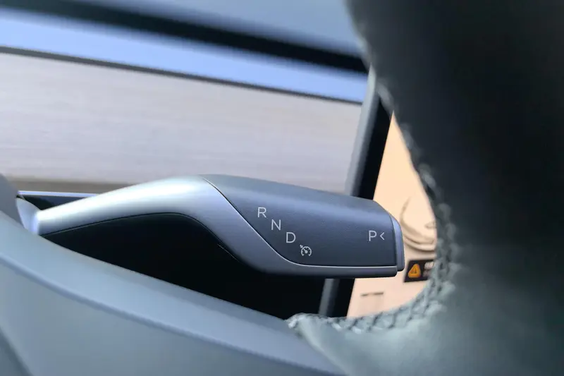 Tesla Model 3 — фото 9