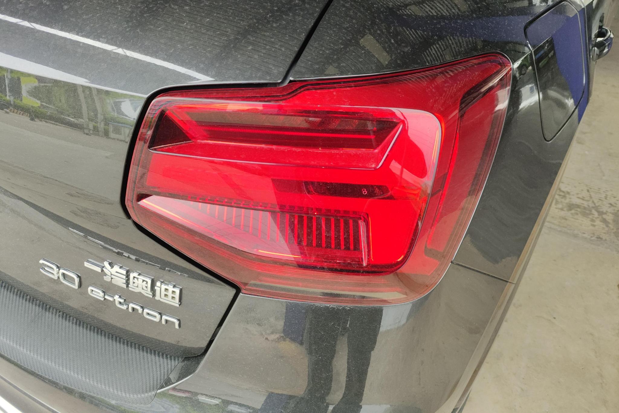 Audi Q2L e-tron 2019 Smart