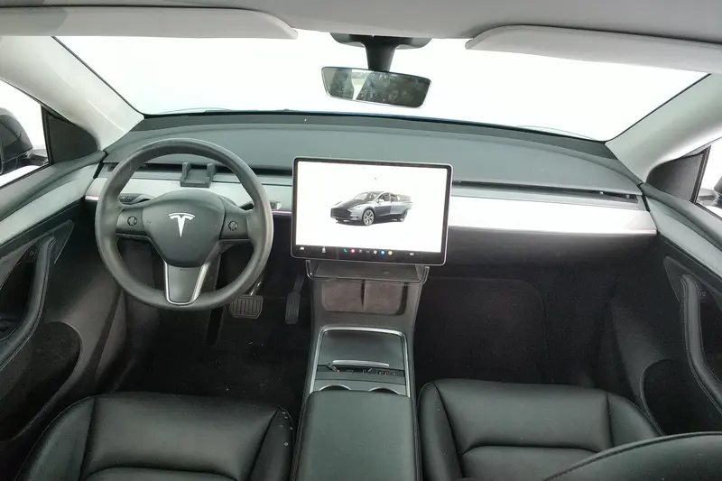 Tesla Model Y — фото 9