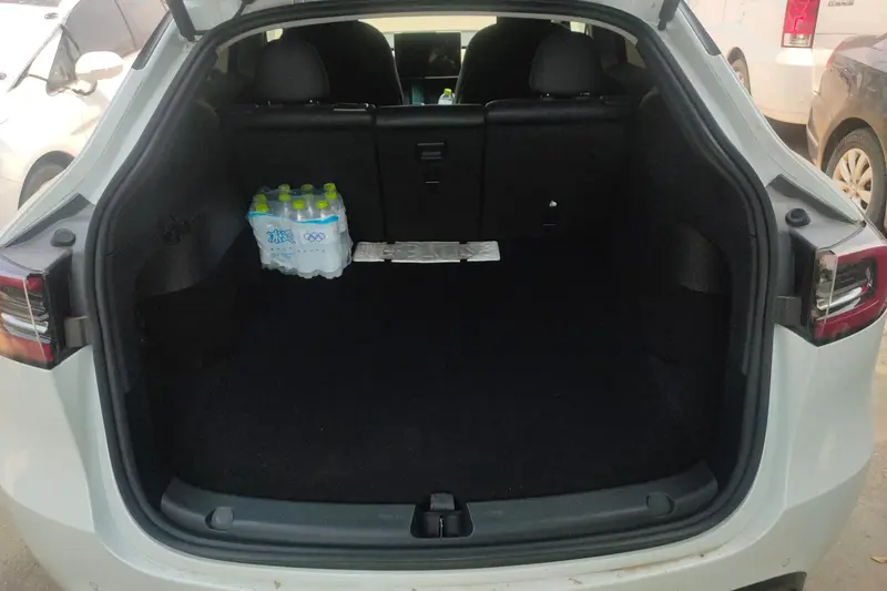 Tesla Model Y — фото 12