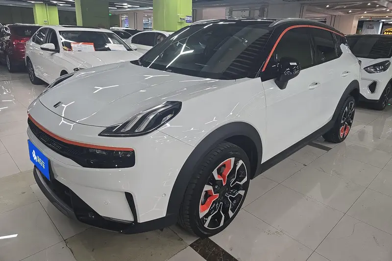 Lynk&Co 06