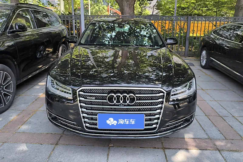 Audi A8 — фото 2