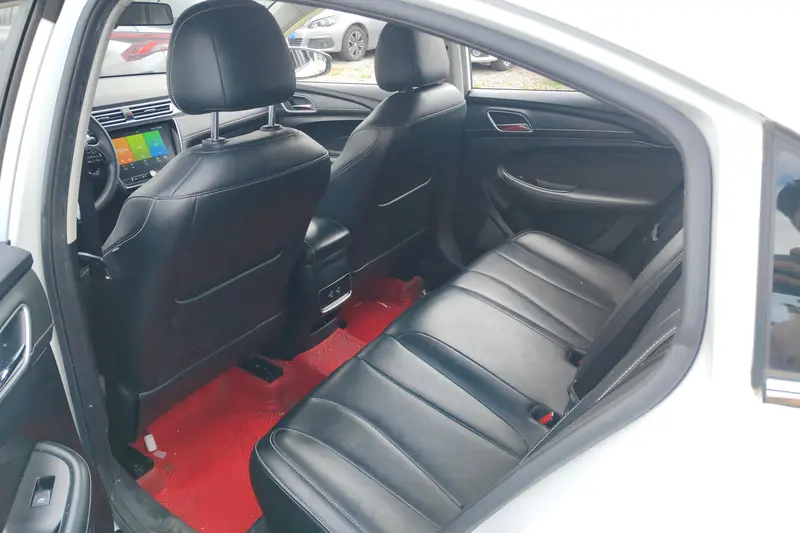 Roewe i 5 1.5 L AT 4 GFlagship — фото 8