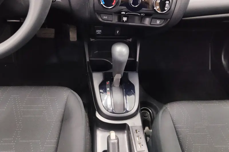 Honda Fit — фото 11