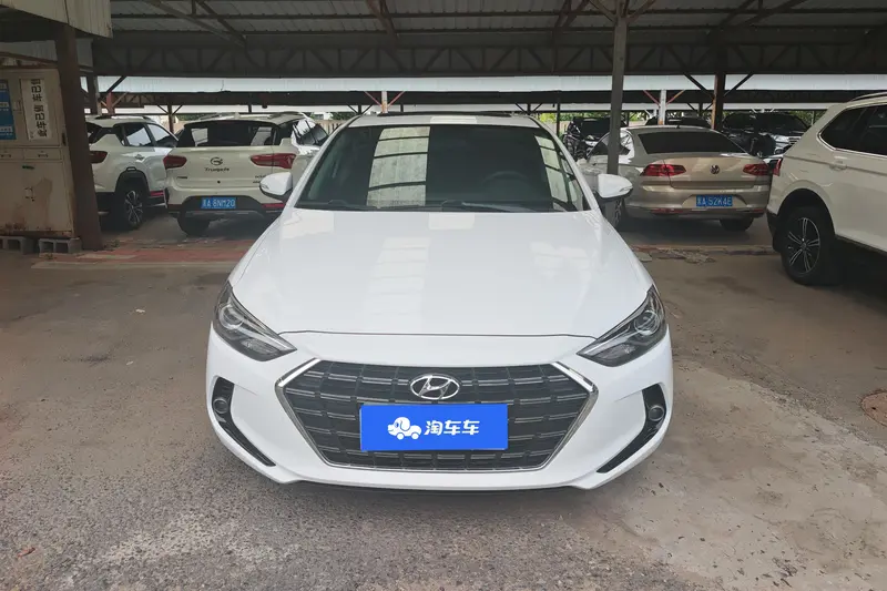 Hyundai Elantra — фото 2
