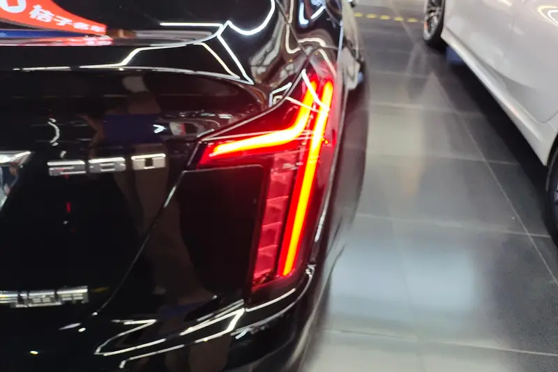 Cadillac CT5 — фото 5