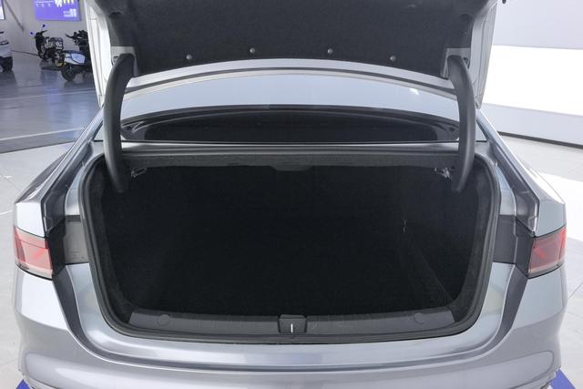 BYD QIN PLUS Hybrid 2021 — фото 17