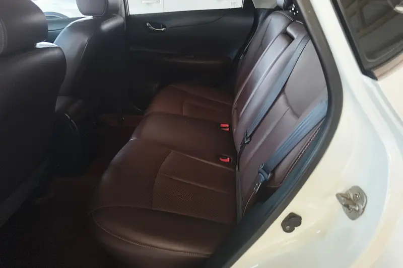 Nissan Tiida — фото 10