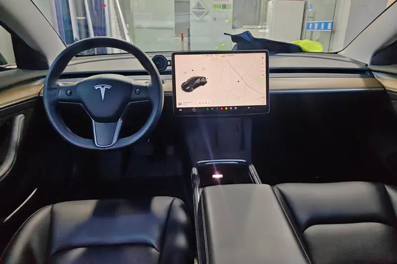 Tesla Model 3 — фото 5