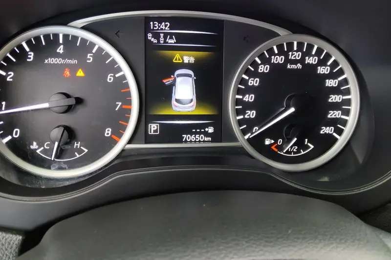 Nissan TIIDA 1.6 L CVT — фото 10